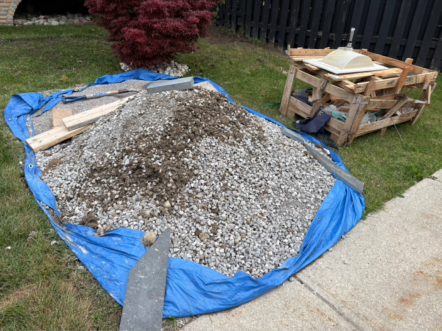 Gravel and soil mix