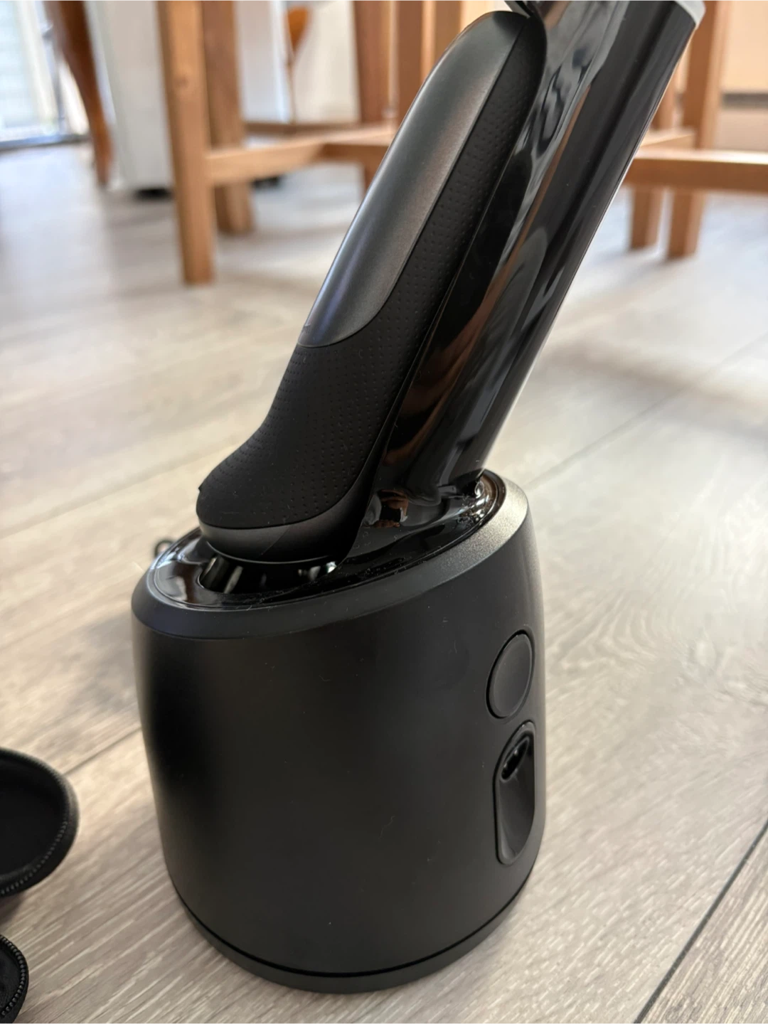 Braun Series 7 Shaver with 4-in-1 Clean & Charge Station - photo 2