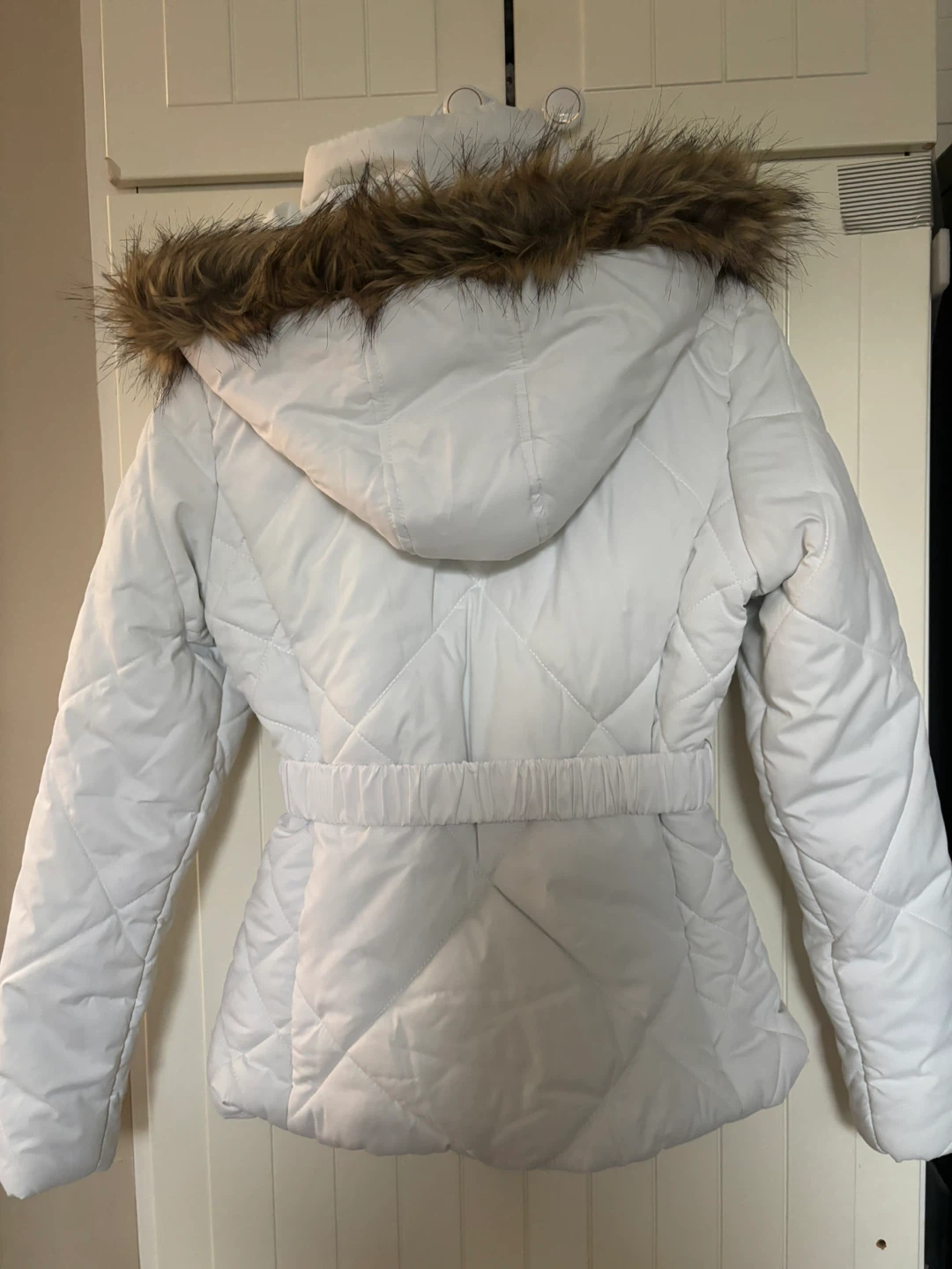Girl’s White Quilted Puffer Jacket with Faux Fur Trim - photo 2
