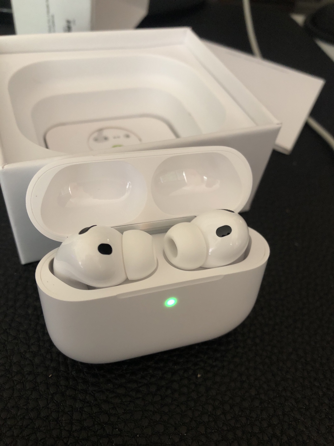 Apple AirPods Pro 3rd Gen - photo 4