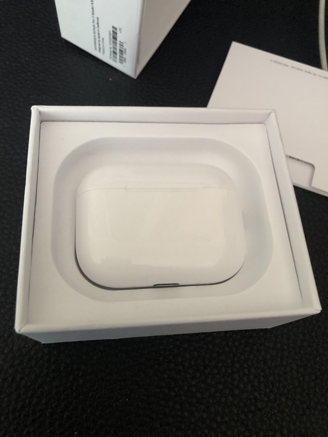 Apple AirPods Pro 3rd Gen - photo 3