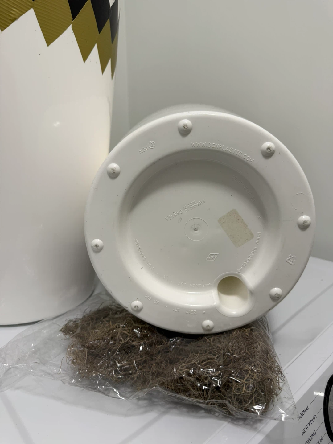 Set of 2 White Planters + Free moss. - photo 3
