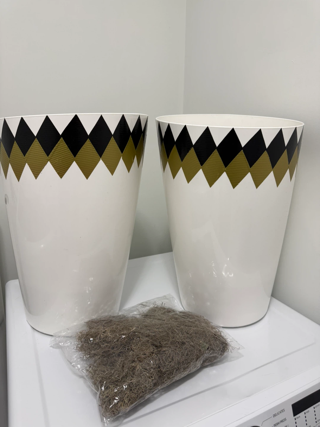 Set of 2 White Planters + Free moss. - photo 4