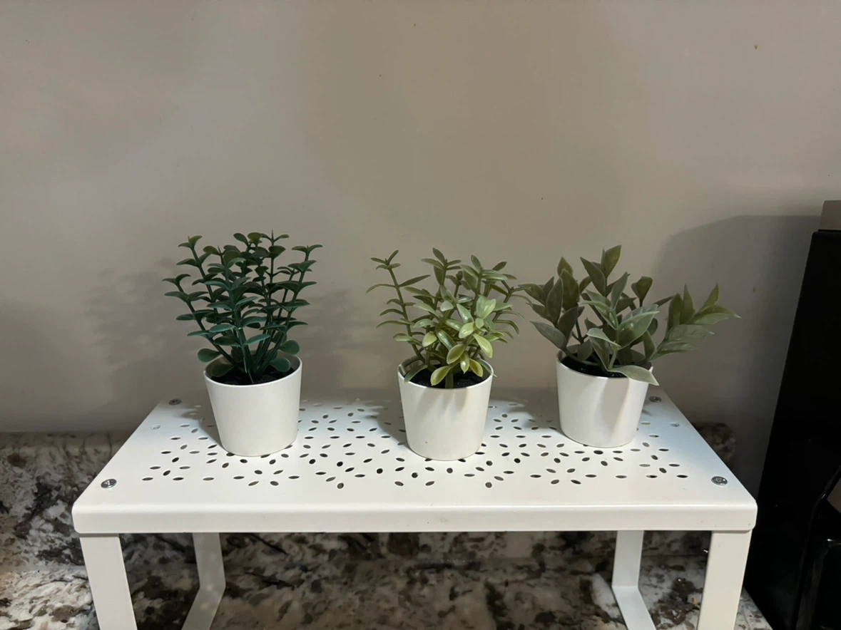 White Metal Shelf with 3 fake Plants - photo 3