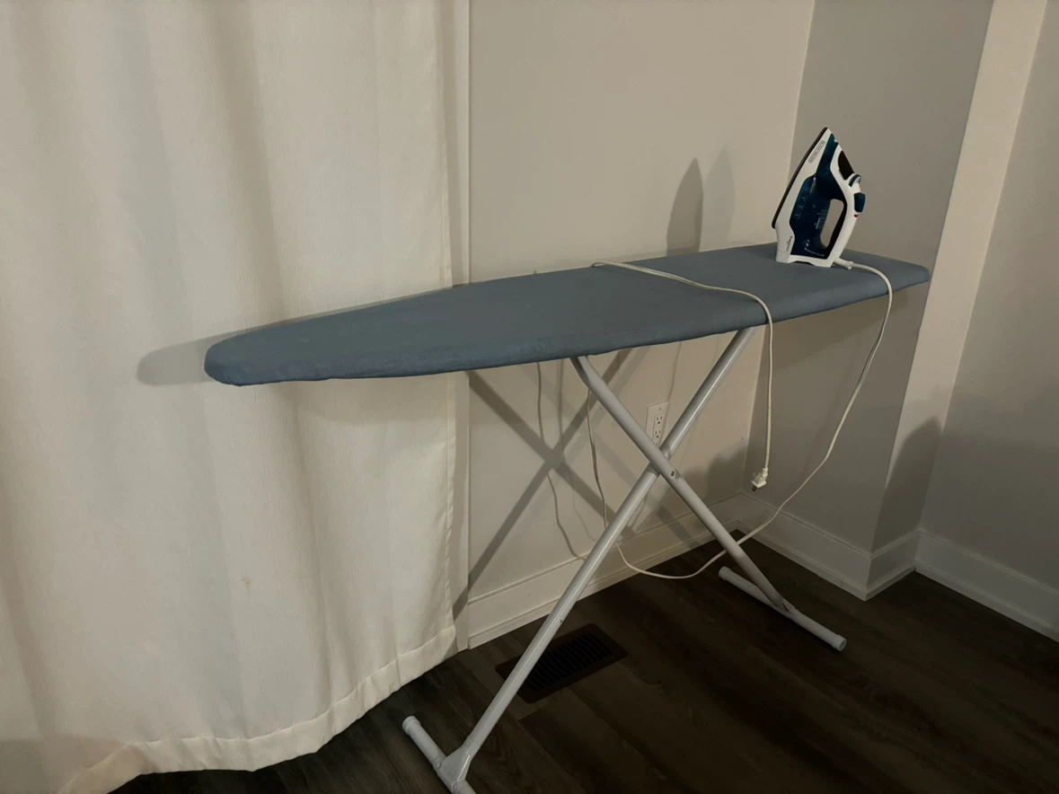 Black & Decker Steam Iron and Ironing Board Set