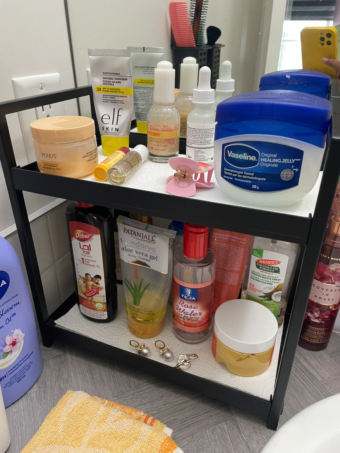 Make up organizer