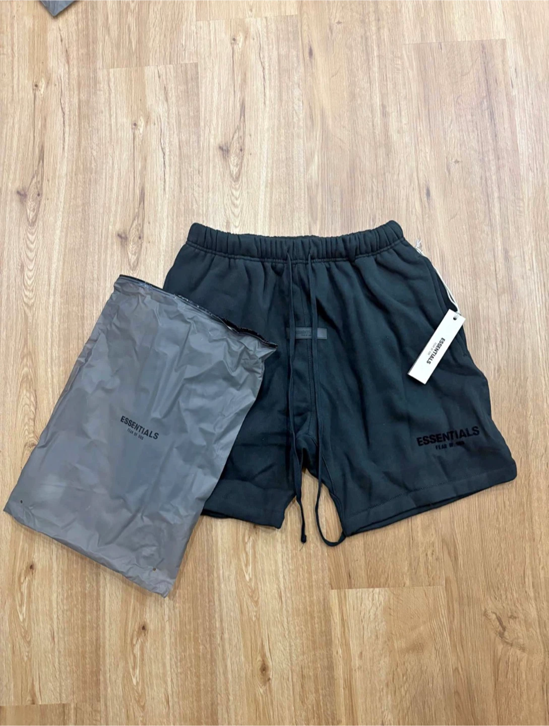 Black essentials shorts