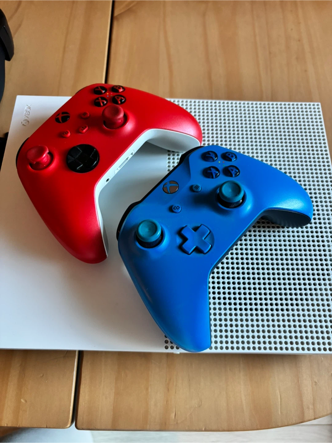 Xbox One with Controllers and Gaming Headset - photo 3