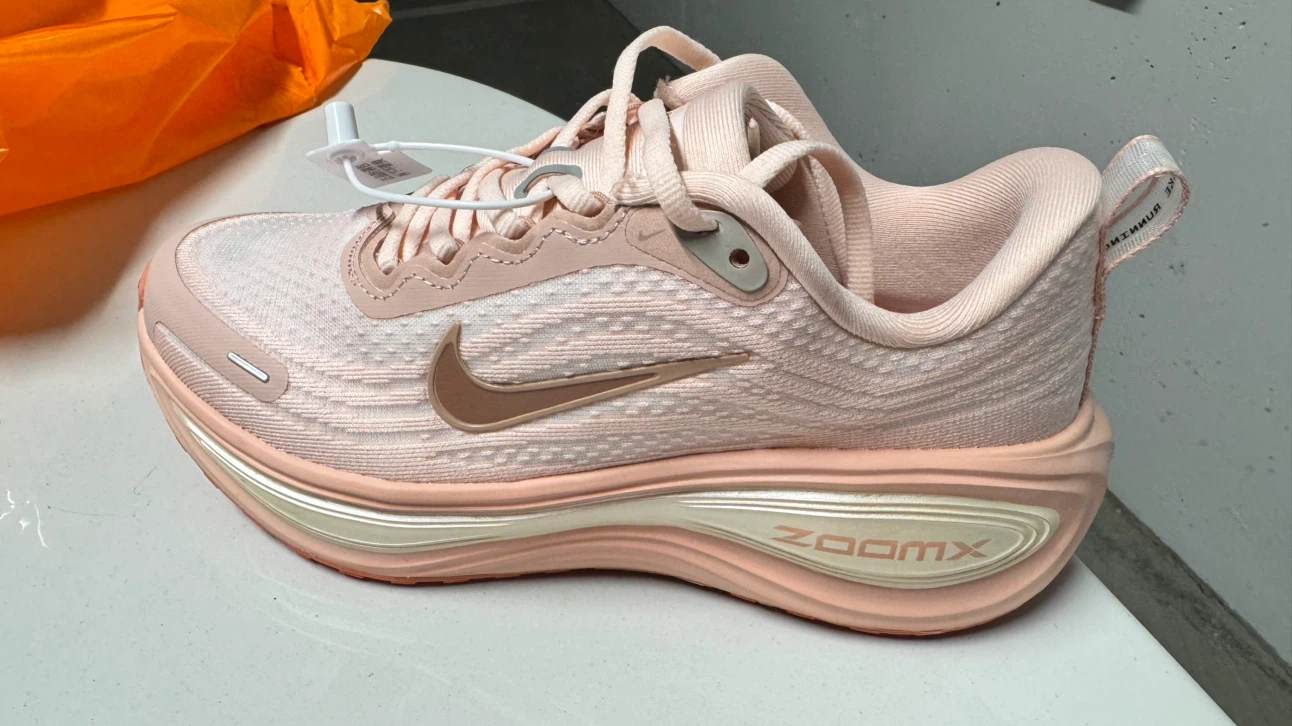 Nike Vomero Plus Running Shoes | Size 7 - photo 4