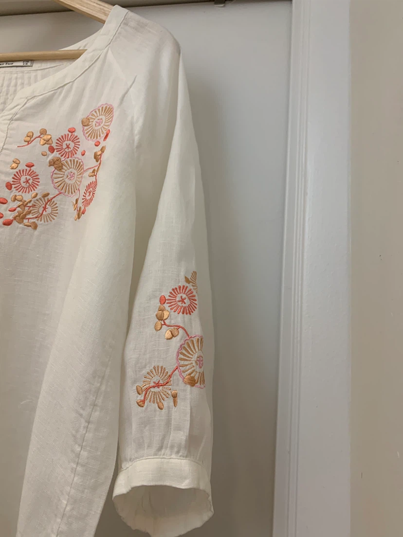 White Linen Tunic with Floral Embroidery - photo 2