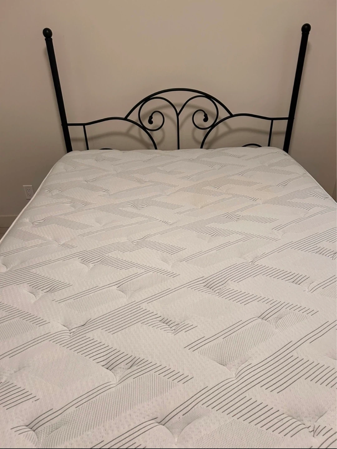 Kingsdown mattress + a bedframe - photo 3