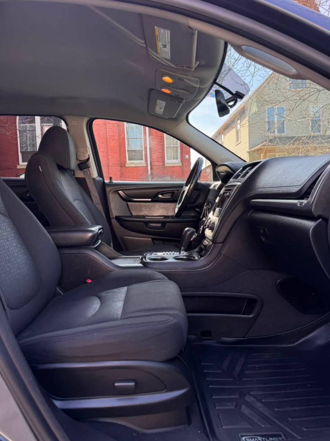 GMC Acadia SUV - photo 3