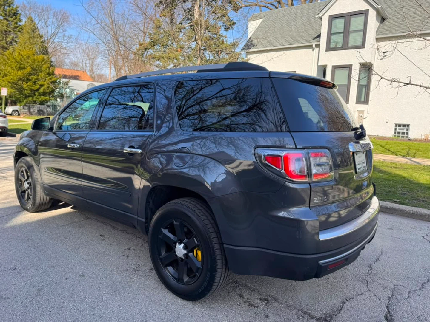 GMC Acadia SUV - photo 4