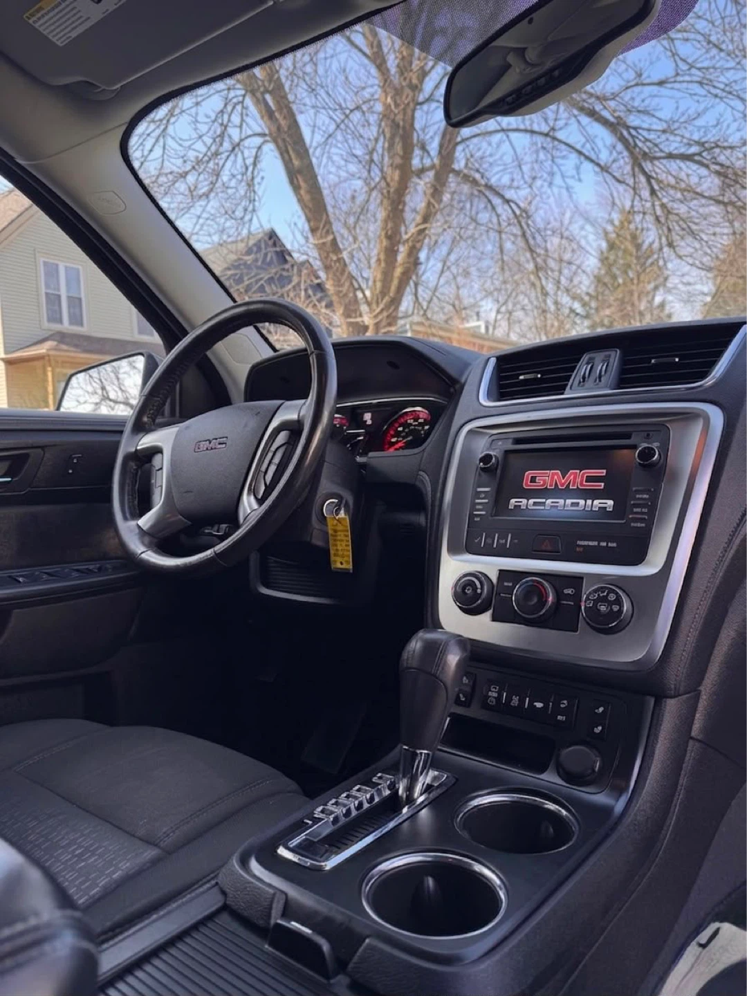 GMC Acadia SUV - photo 2