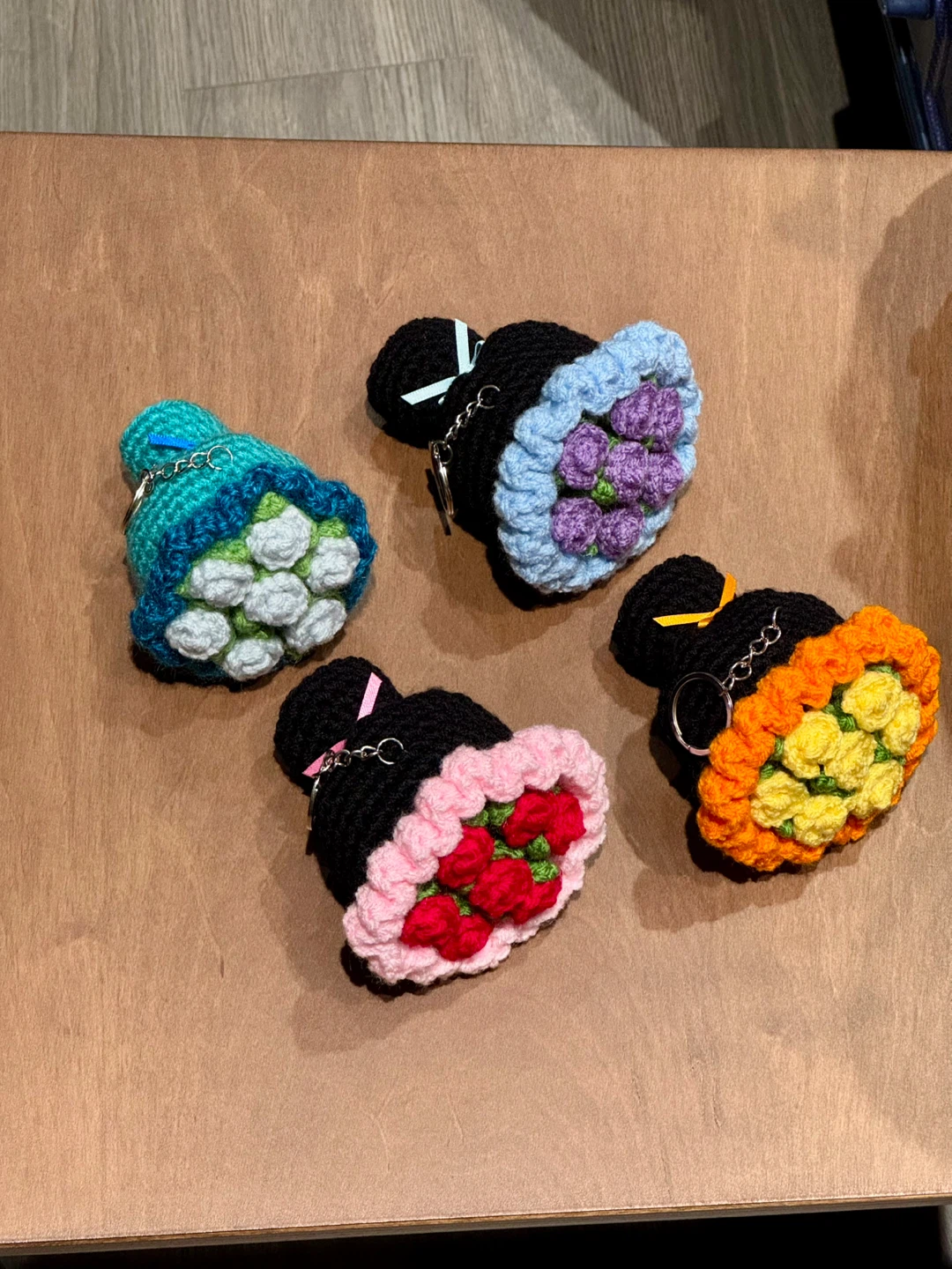 ON SALE！Handmade crochet flower bouquets keychain