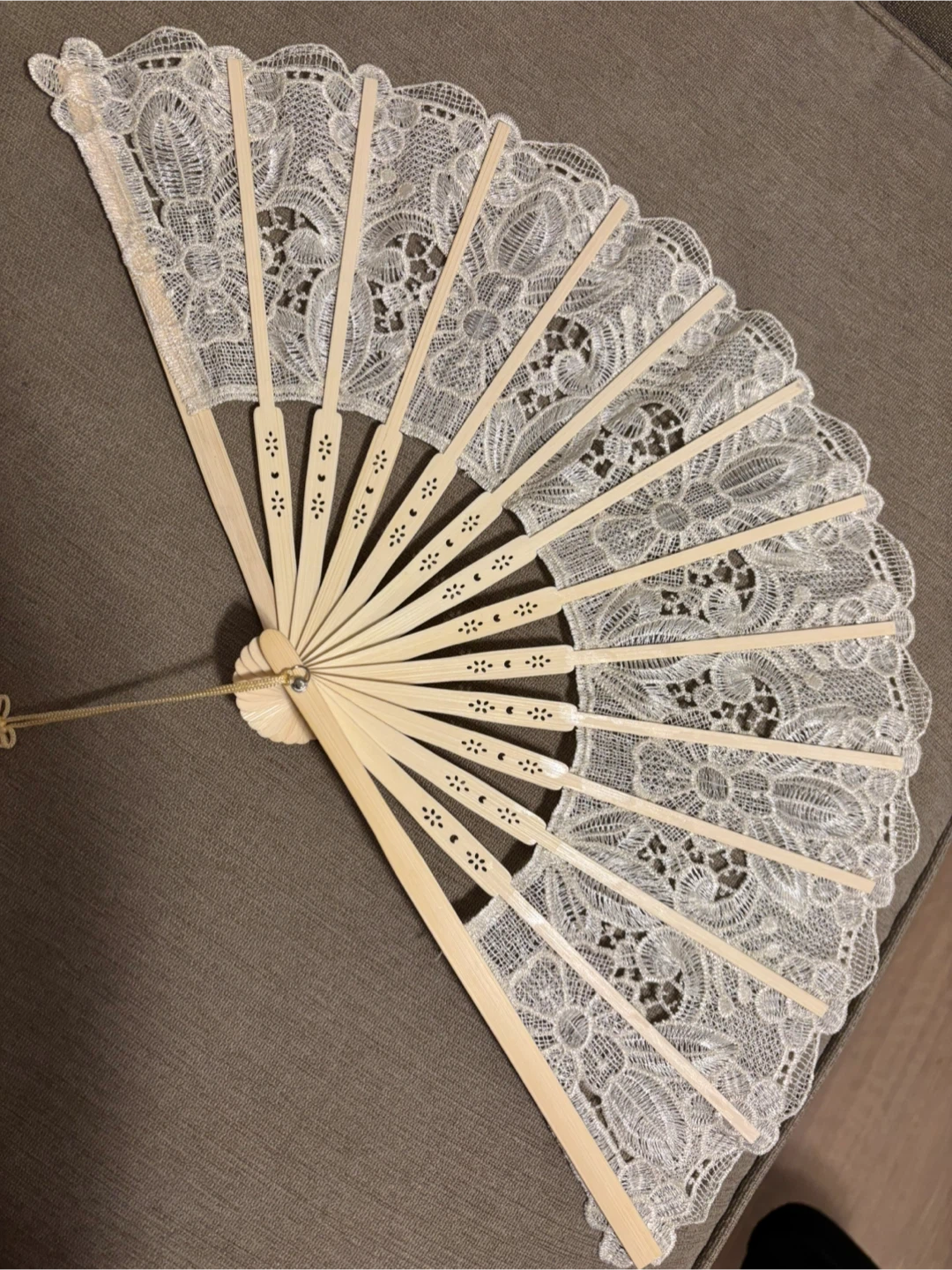 White Lace Folding Hand Fan - photo 2