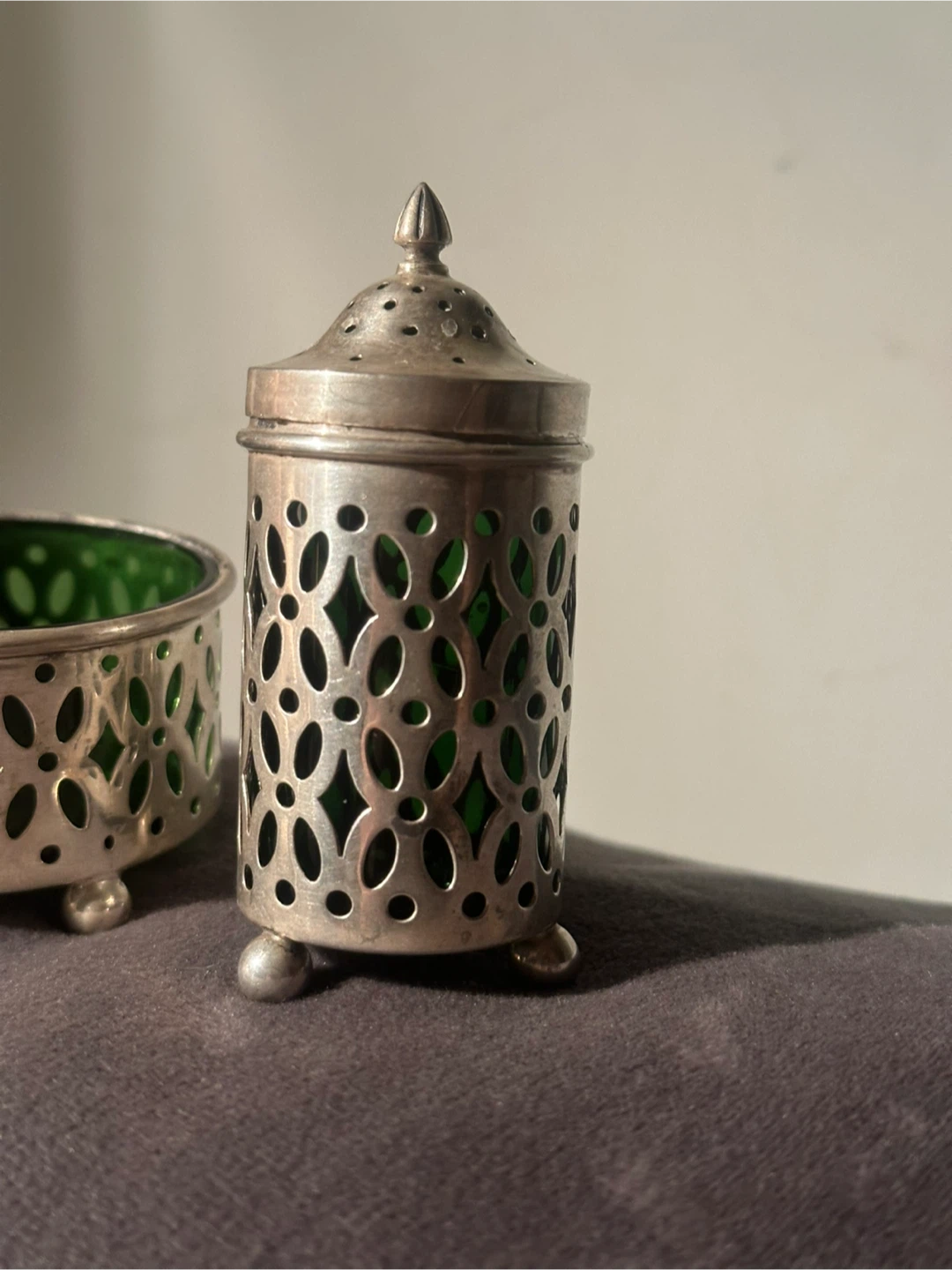 Sterling Silver Pierced Condiment Set Rare Emerald Green Glass - photo 2