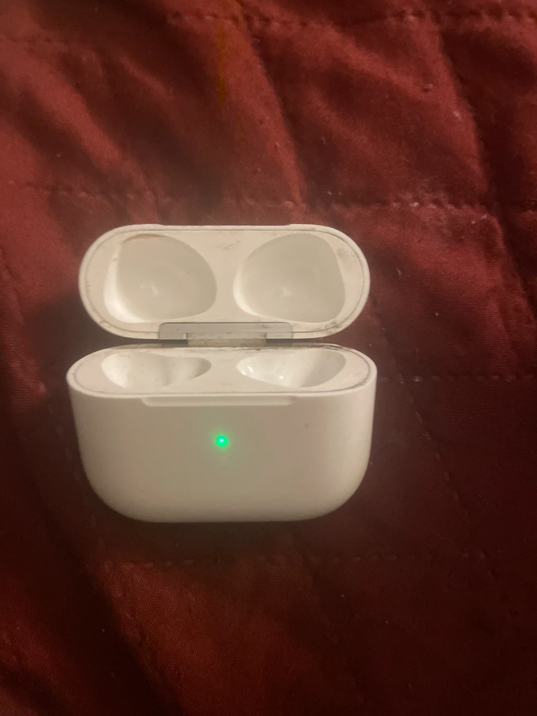 Apple AirPods Pro Charging Case