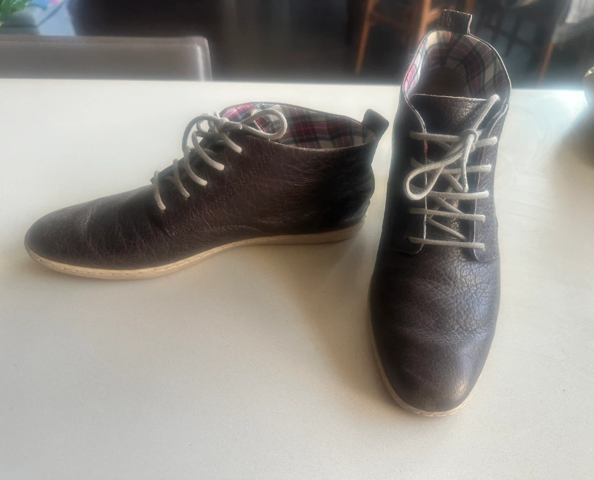 Fred Perry Leather Chukka Boots sleek shoe in brown size 5.5