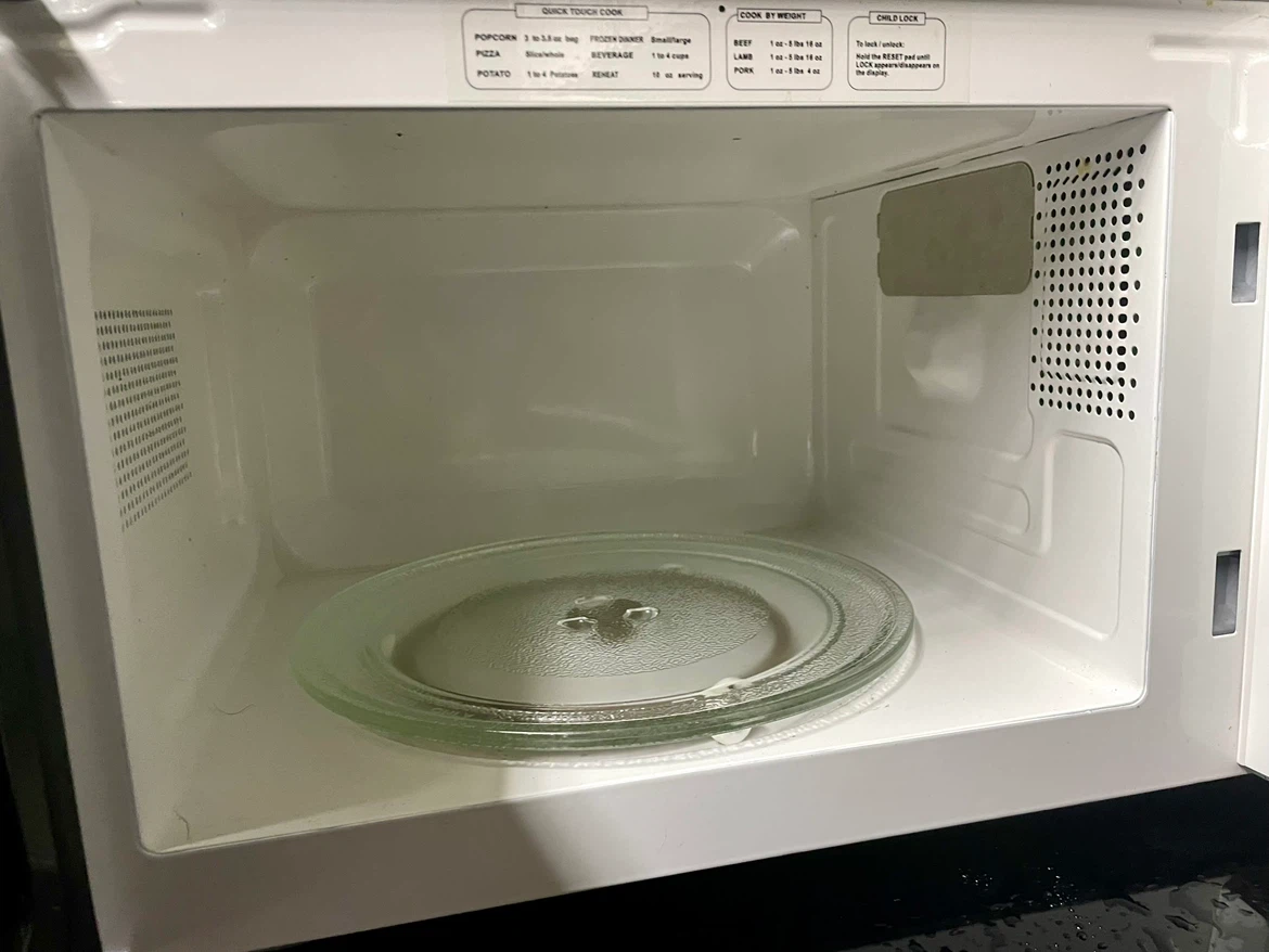 RCA White Microwave - photo 3