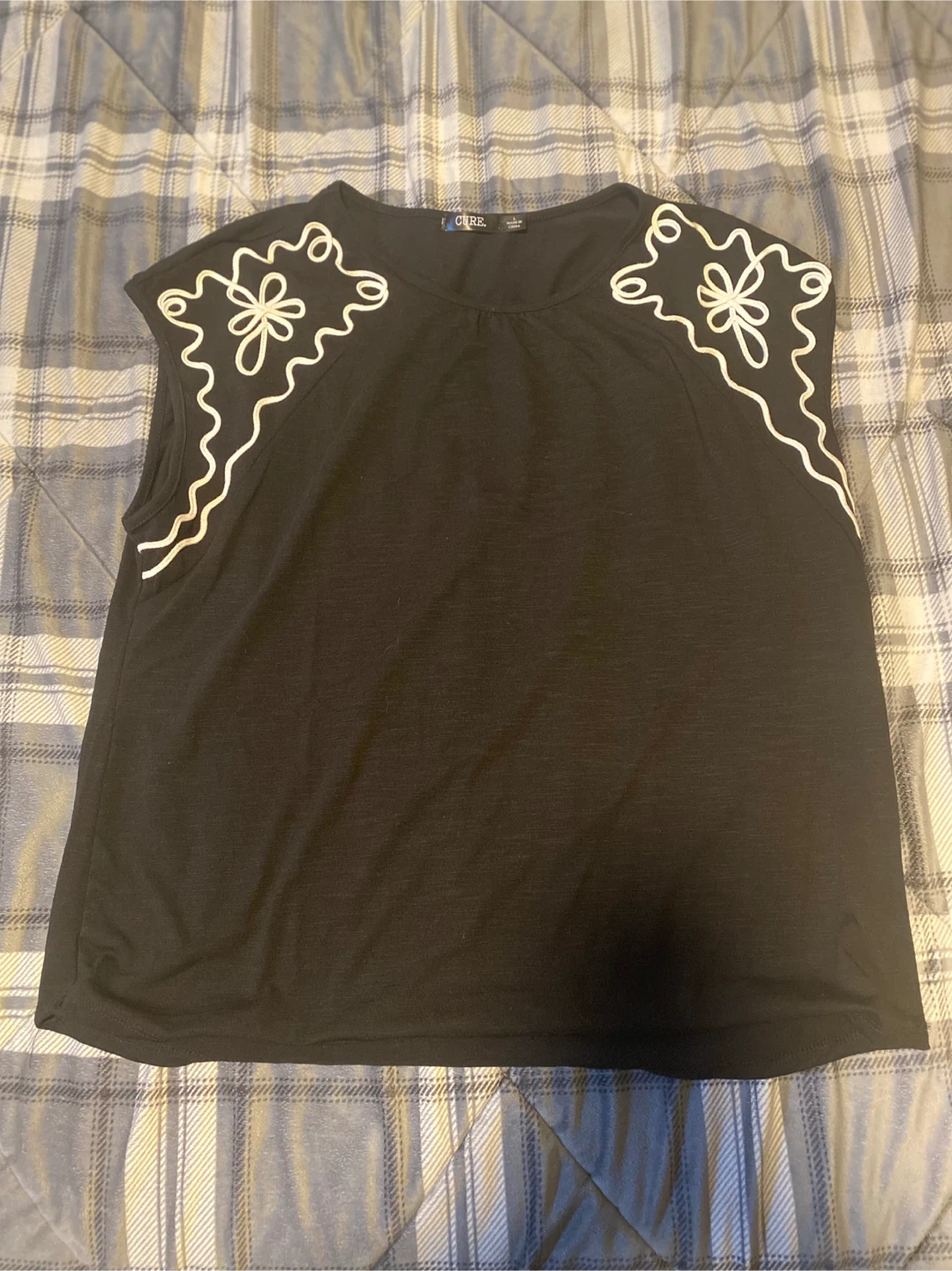 Women’s Black Embroidered T-Shirt Size Large