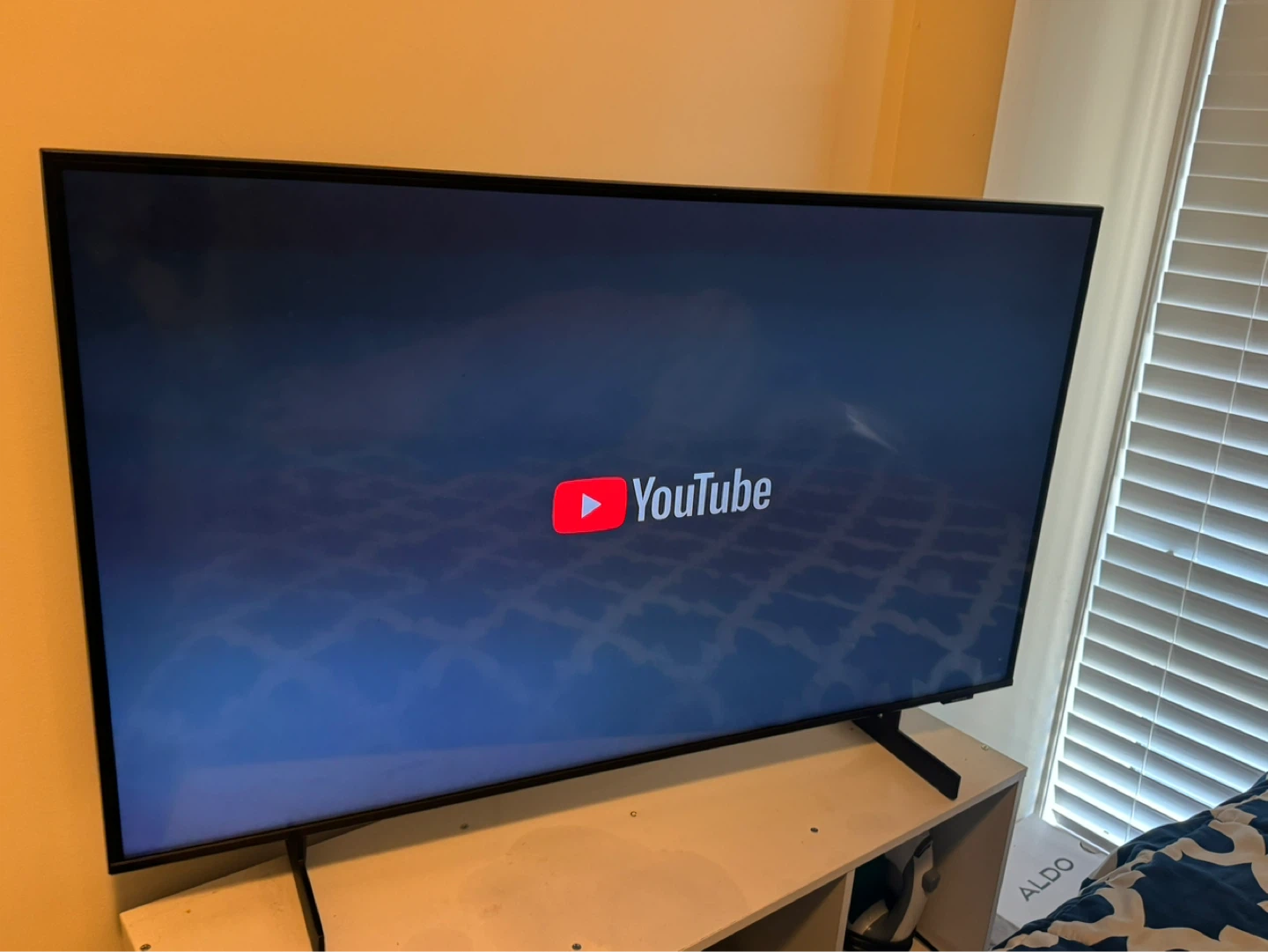 Samsung 43” AU8000 Crystal UHD 4K Smart TV – Excellent Condition - photo 3