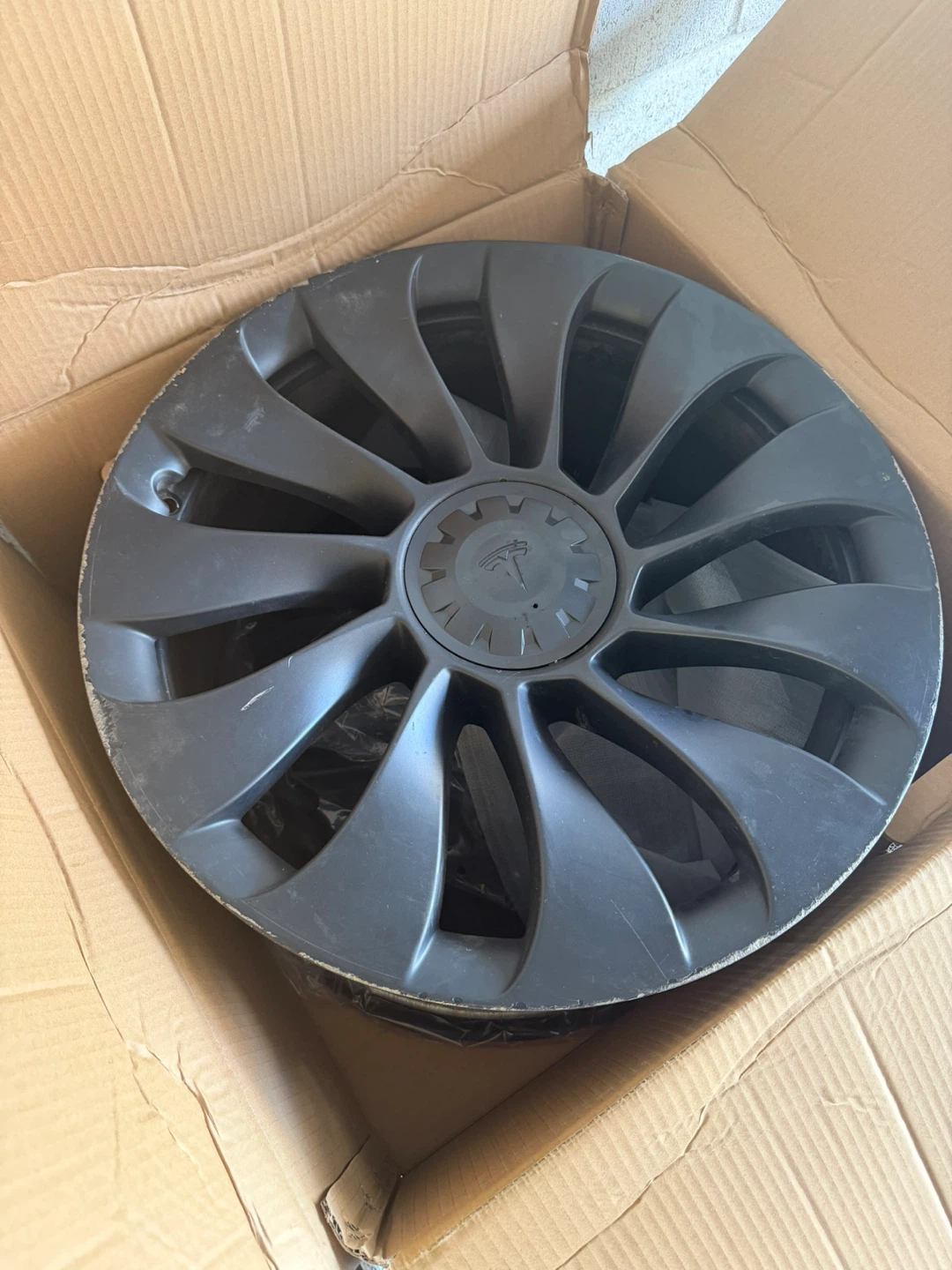 Tesla Wheel Cover - photo 2