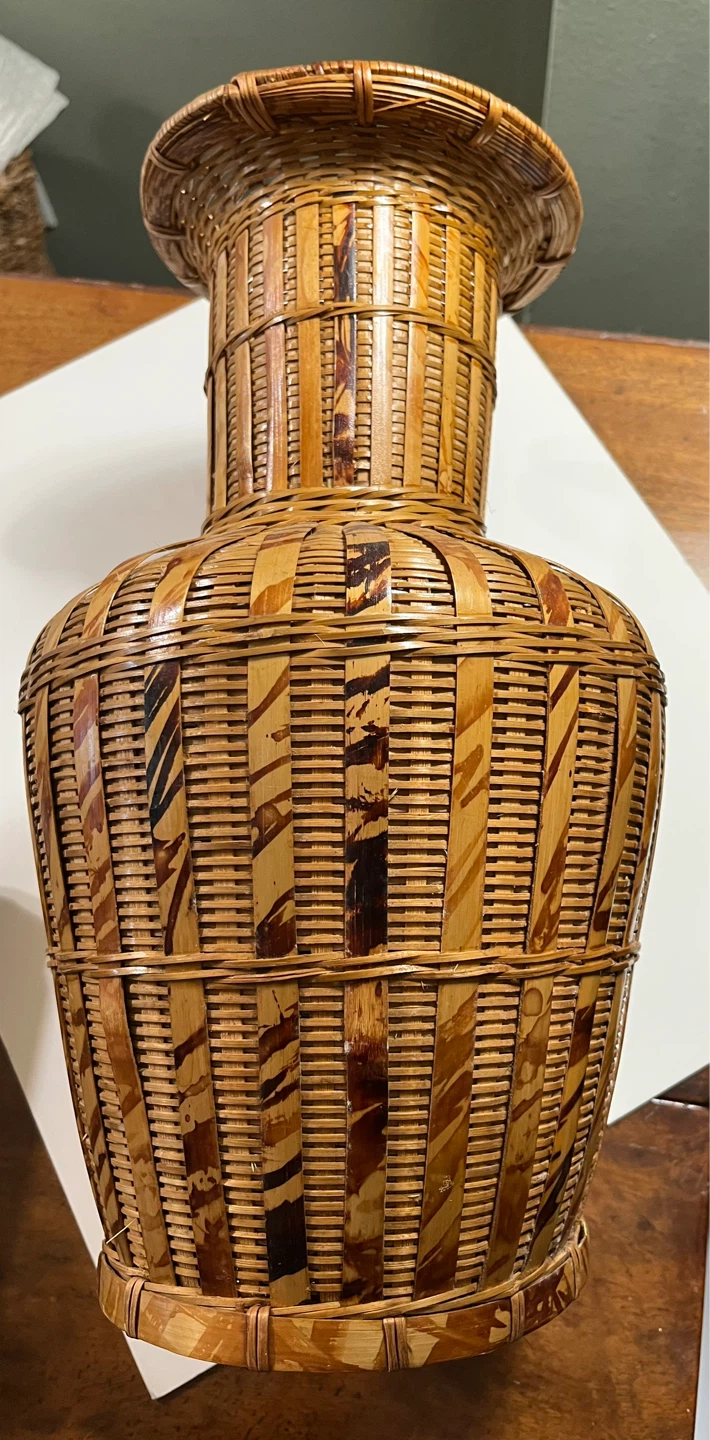 Vintage two tone handwoven rattan and wicker basket vase - photo 5