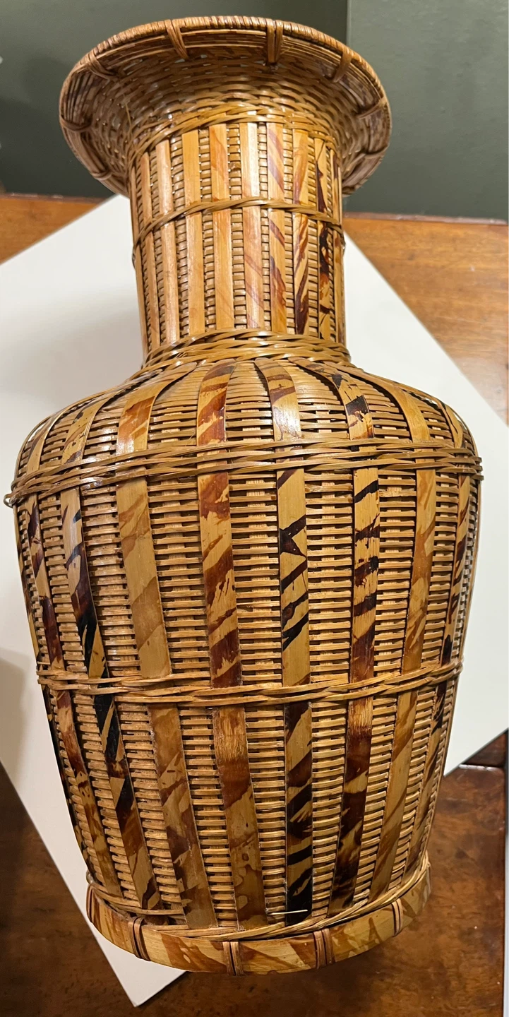Vintage two tone handwoven rattan and wicker basket vase - photo 3