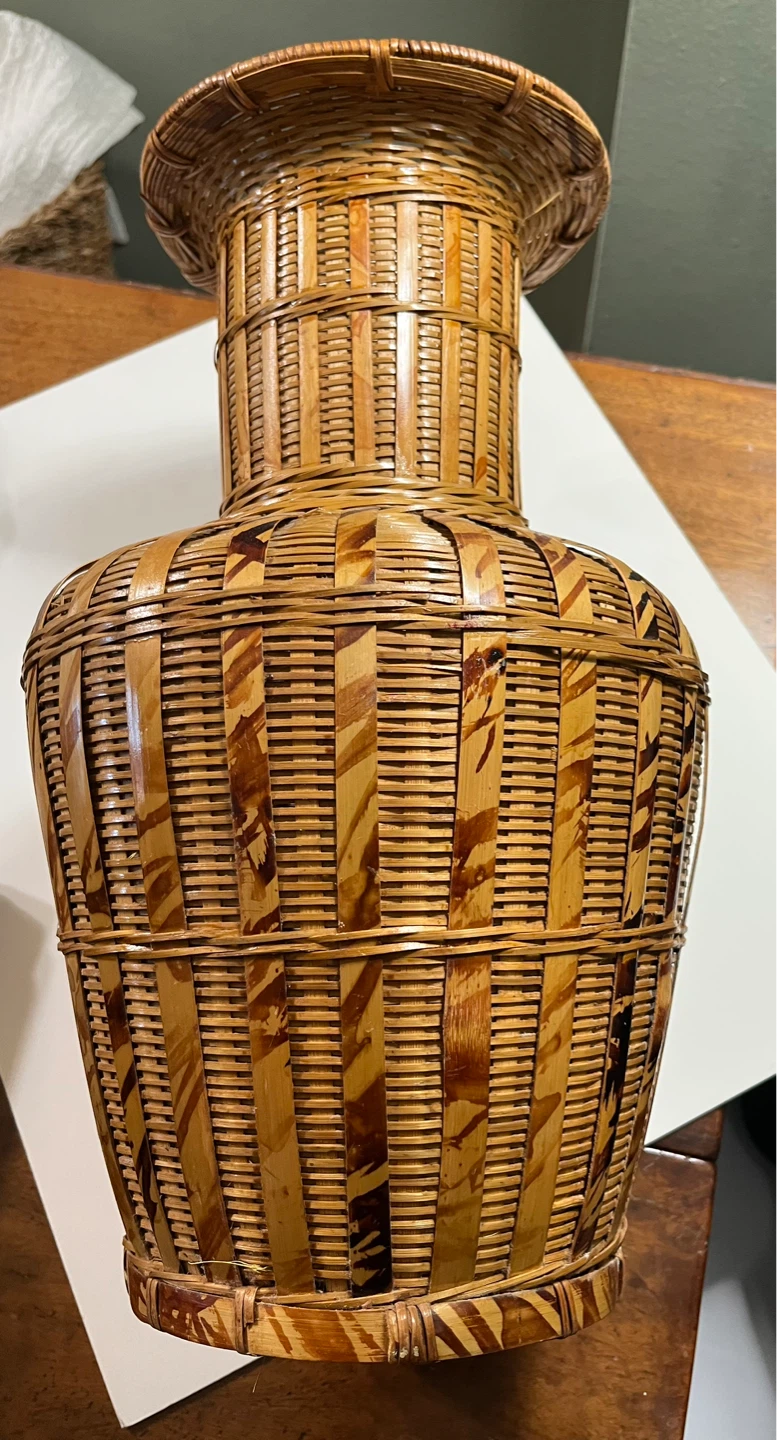 Vintage two tone handwoven rattan and wicker basket vase - photo 4