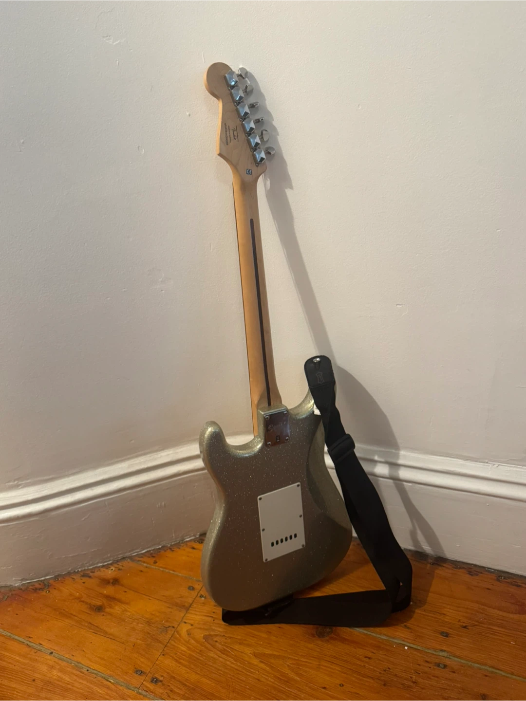 Fender Electric Guitar - photo 3