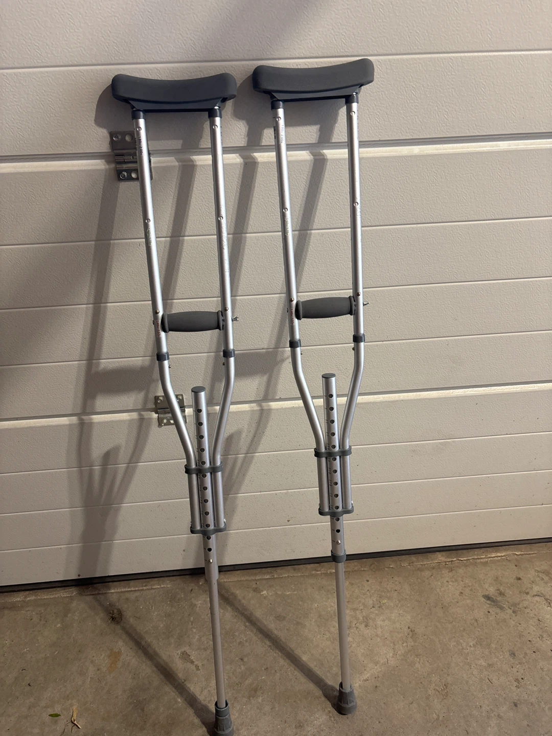 Crutches pair