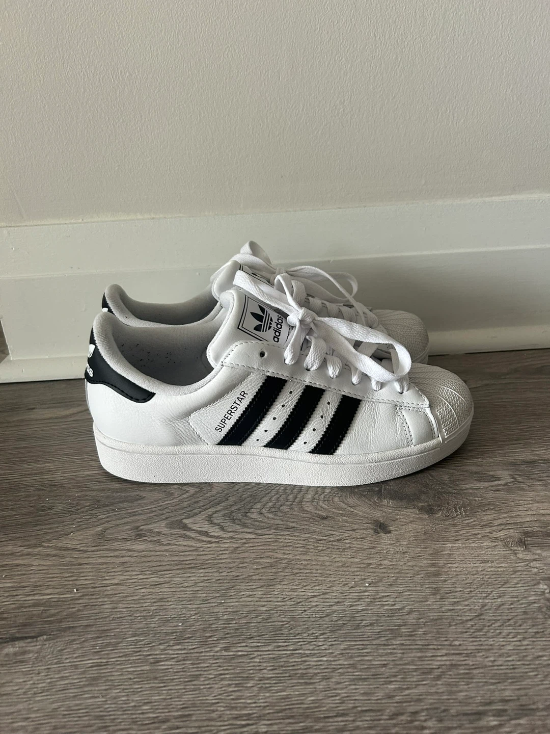 Adidas Superstar Shoes 8.5 women’s