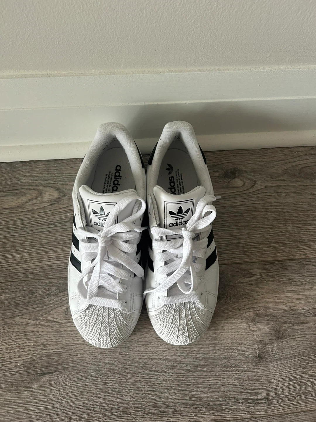 Adidas Superstar Shoes 8.5 women’s - photo 2