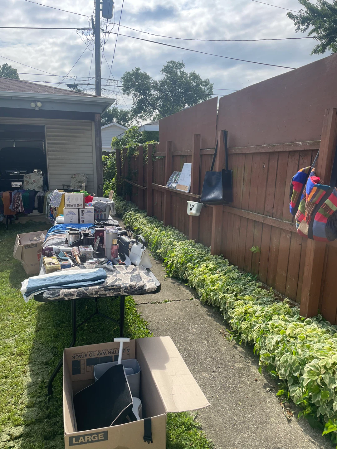 🏡 YARD SALE – EVERYTHING PRICED TO SELL! 🏡 - photo 2