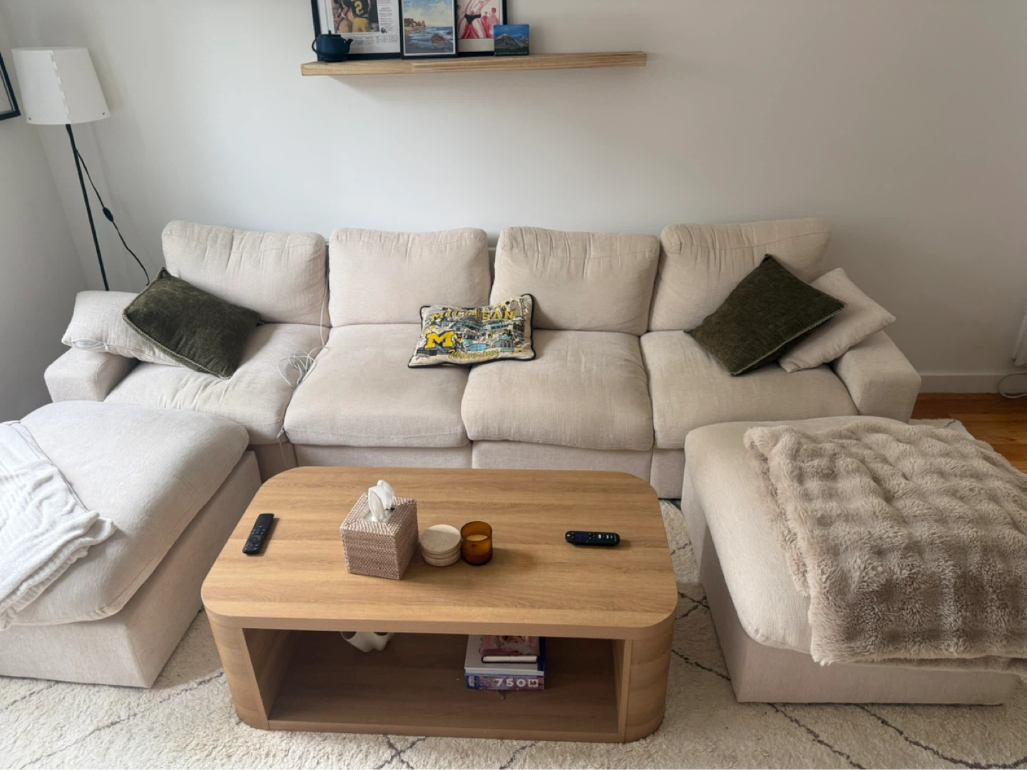 Couch - photo 2