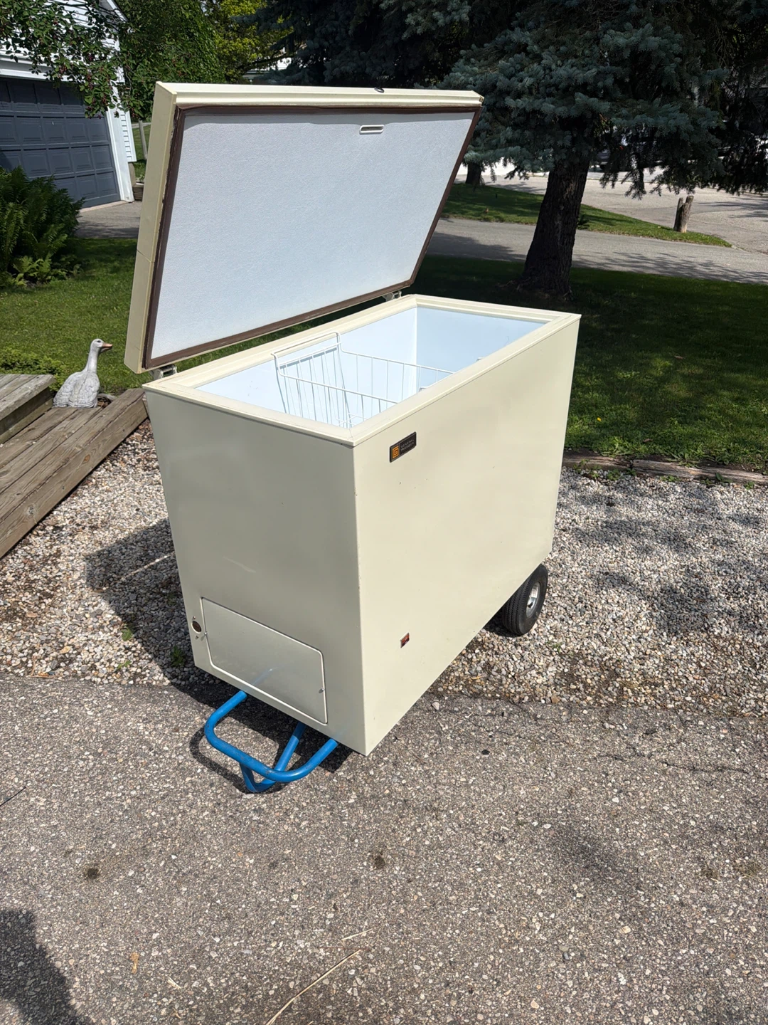 cream-coloured chest freezer