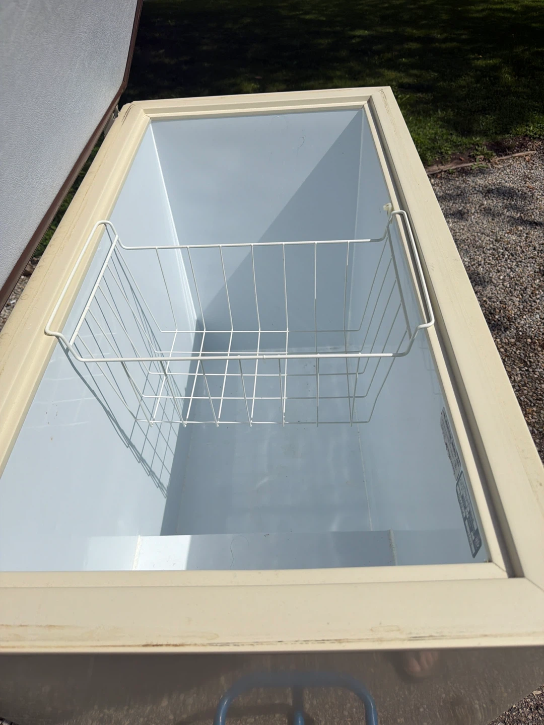 cream-coloured chest freezer - photo 2