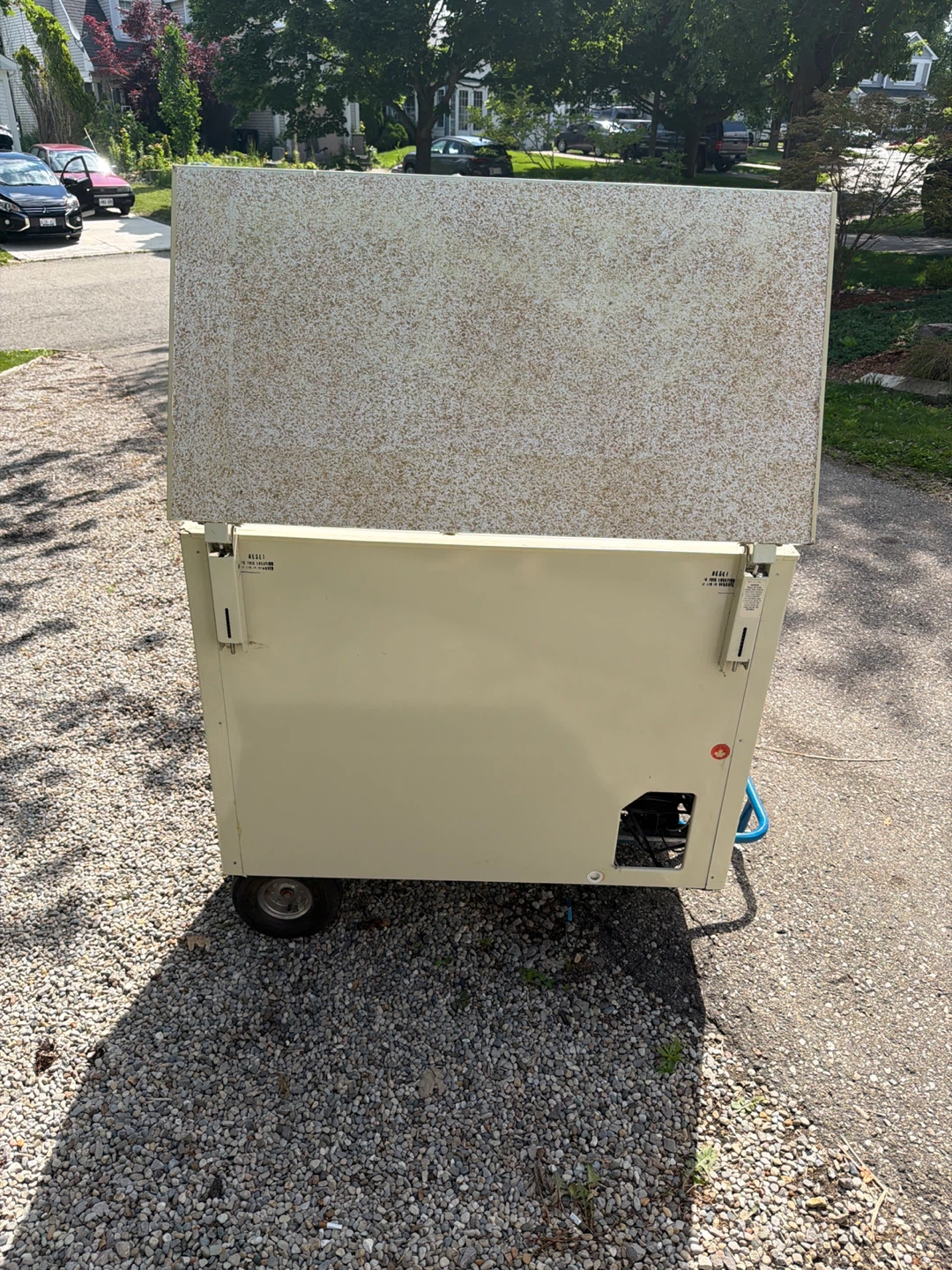 cream-coloured chest freezer - photo 3