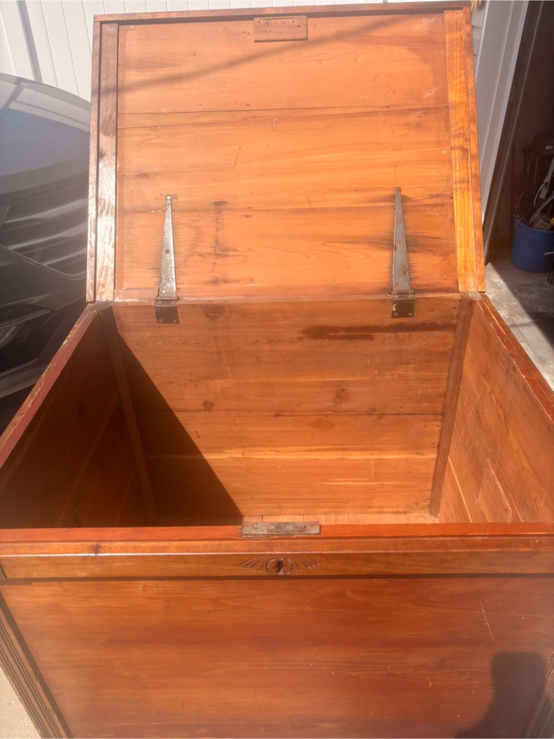Vintage Cedar Chest Trunk - photo 3