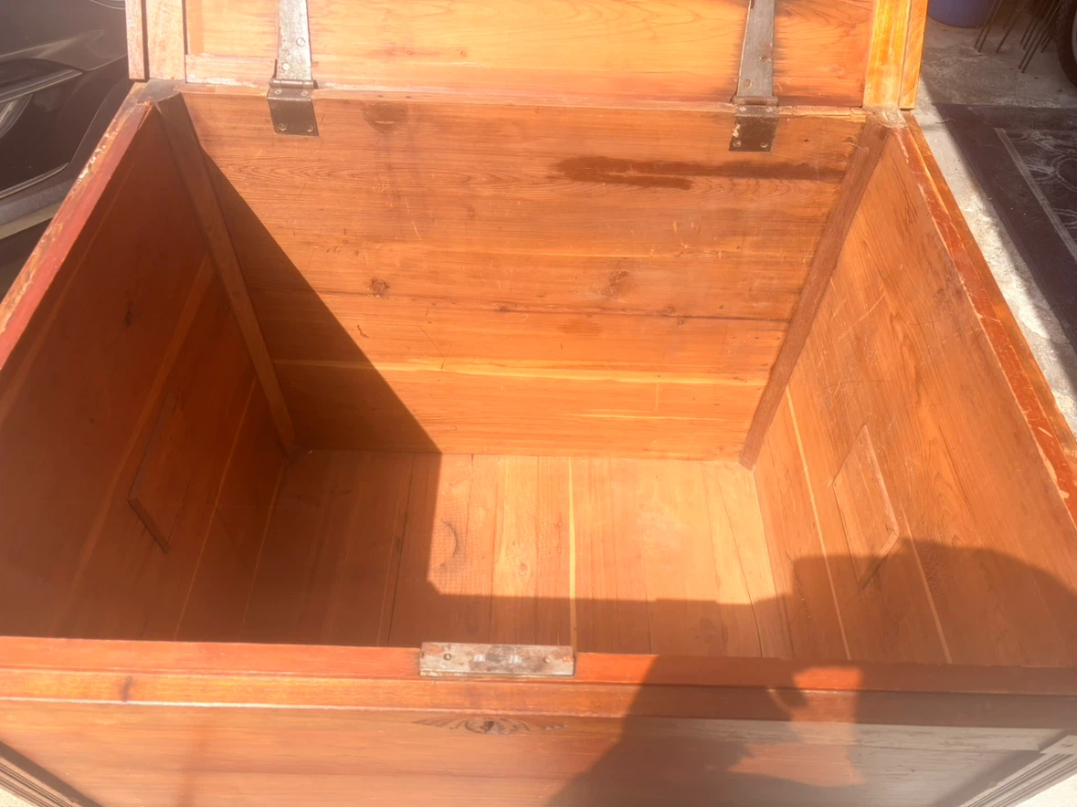 Vintage Cedar Chest Trunk - photo 4