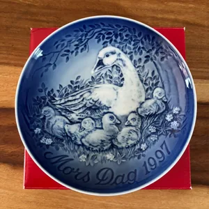 Bing & Grøndahl Mother's Day Plate 1997