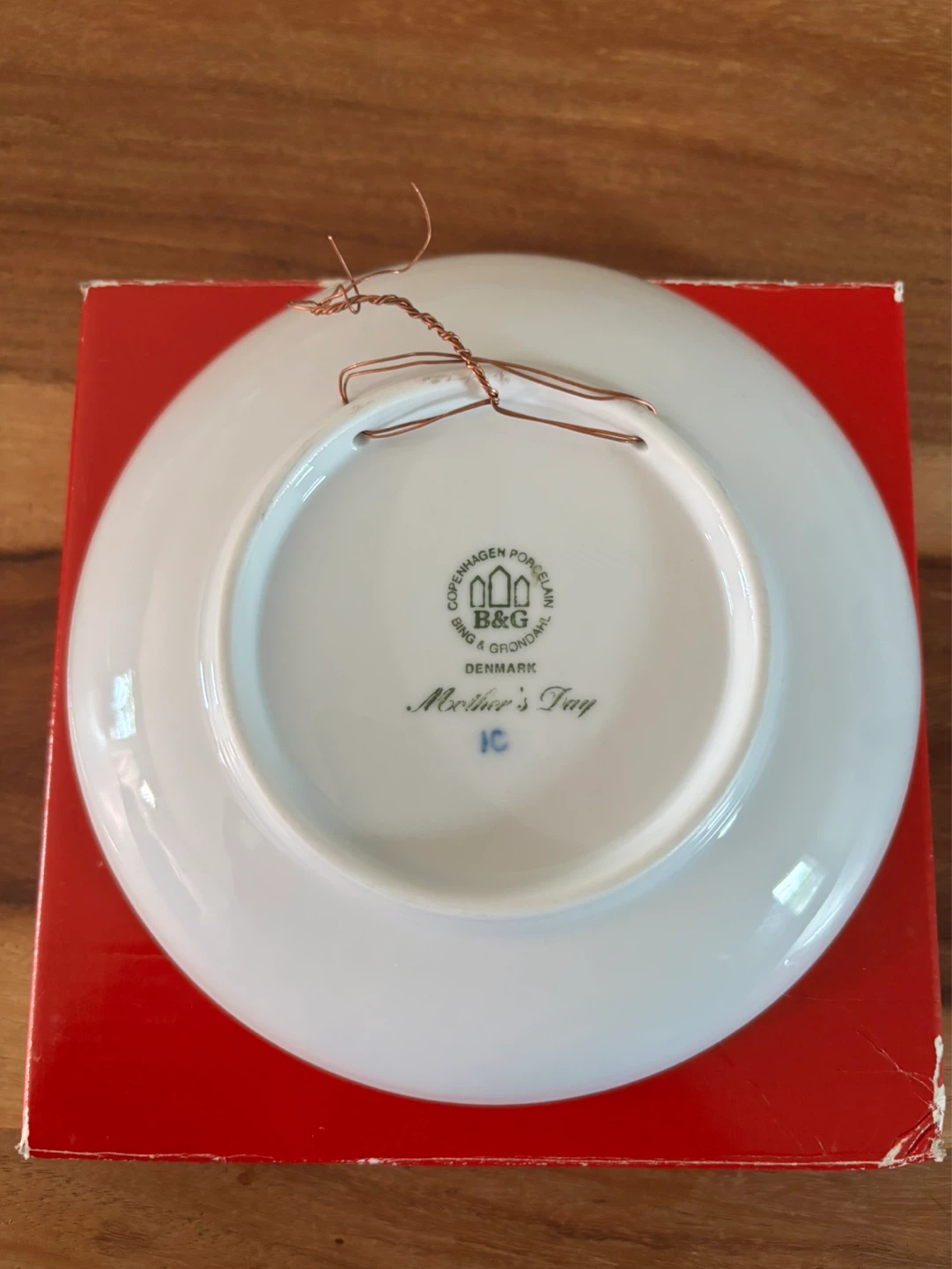 Bing & Grondahl "Mother's Day" Collector Plate 1996 - photo 3