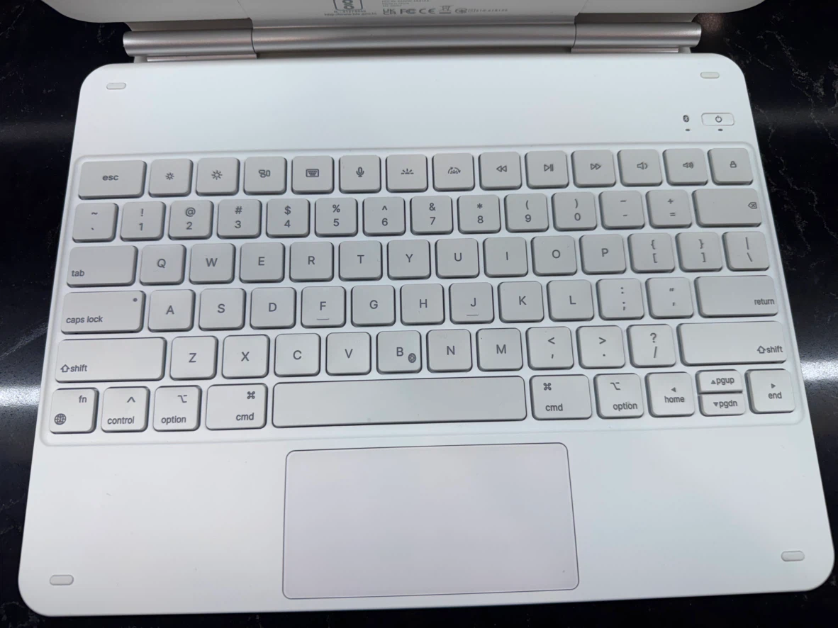 ESR White Keyboard Case with Trackpad for iPad Pro 11-inch - photo 4