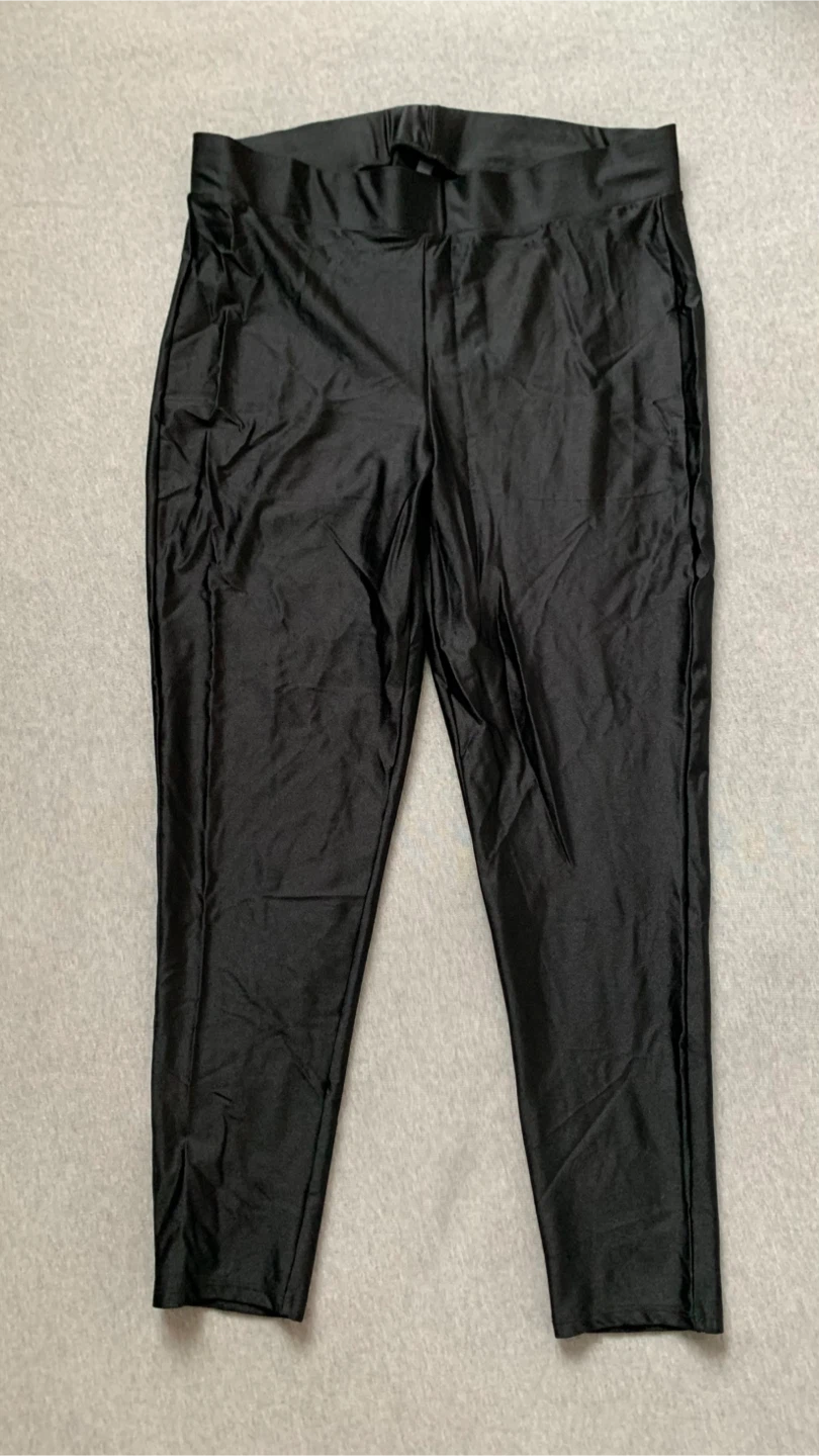 Torrid Size 2 Black Shiny Leggings