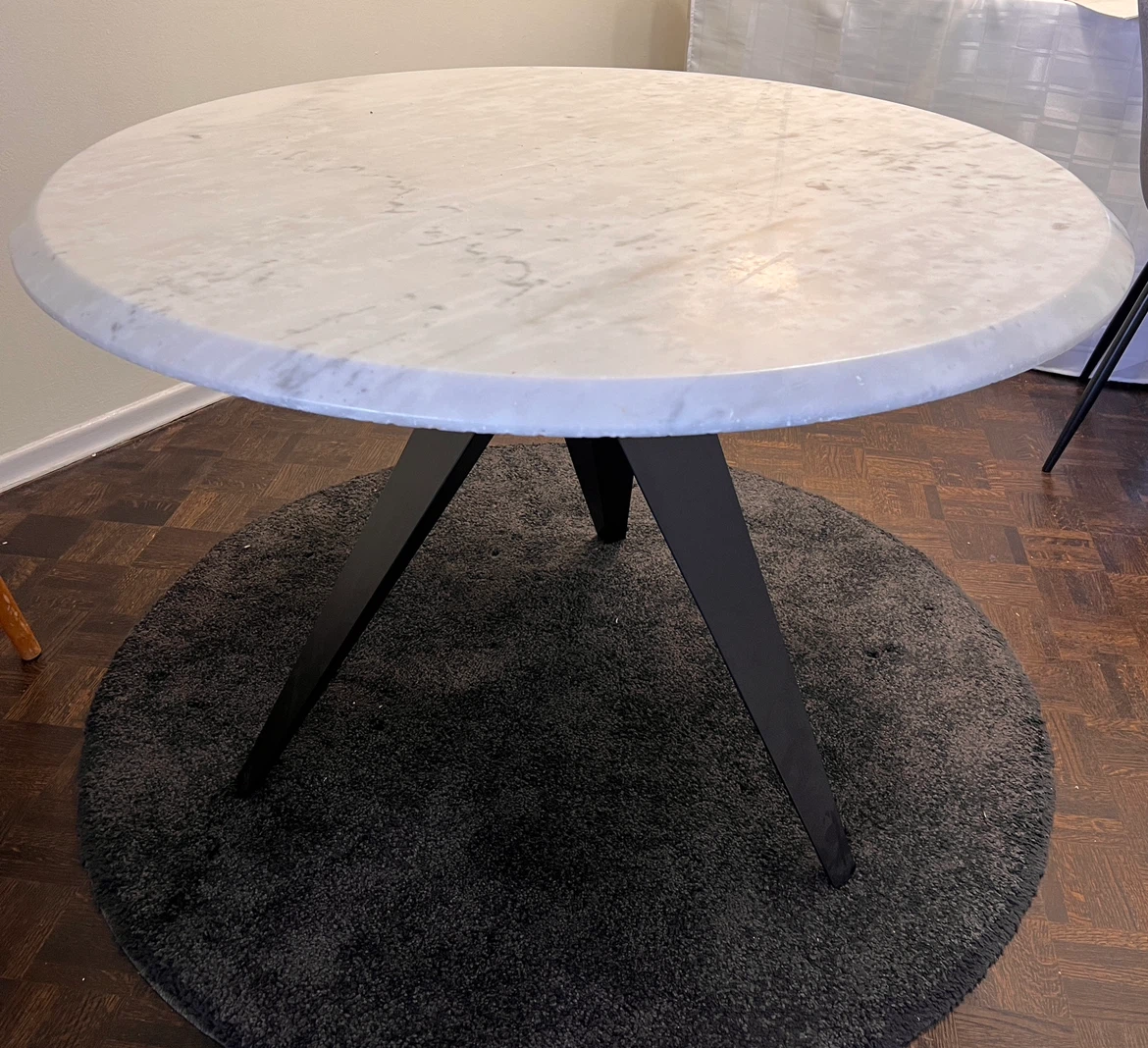 EQ3 Mesa Round Dinette Table