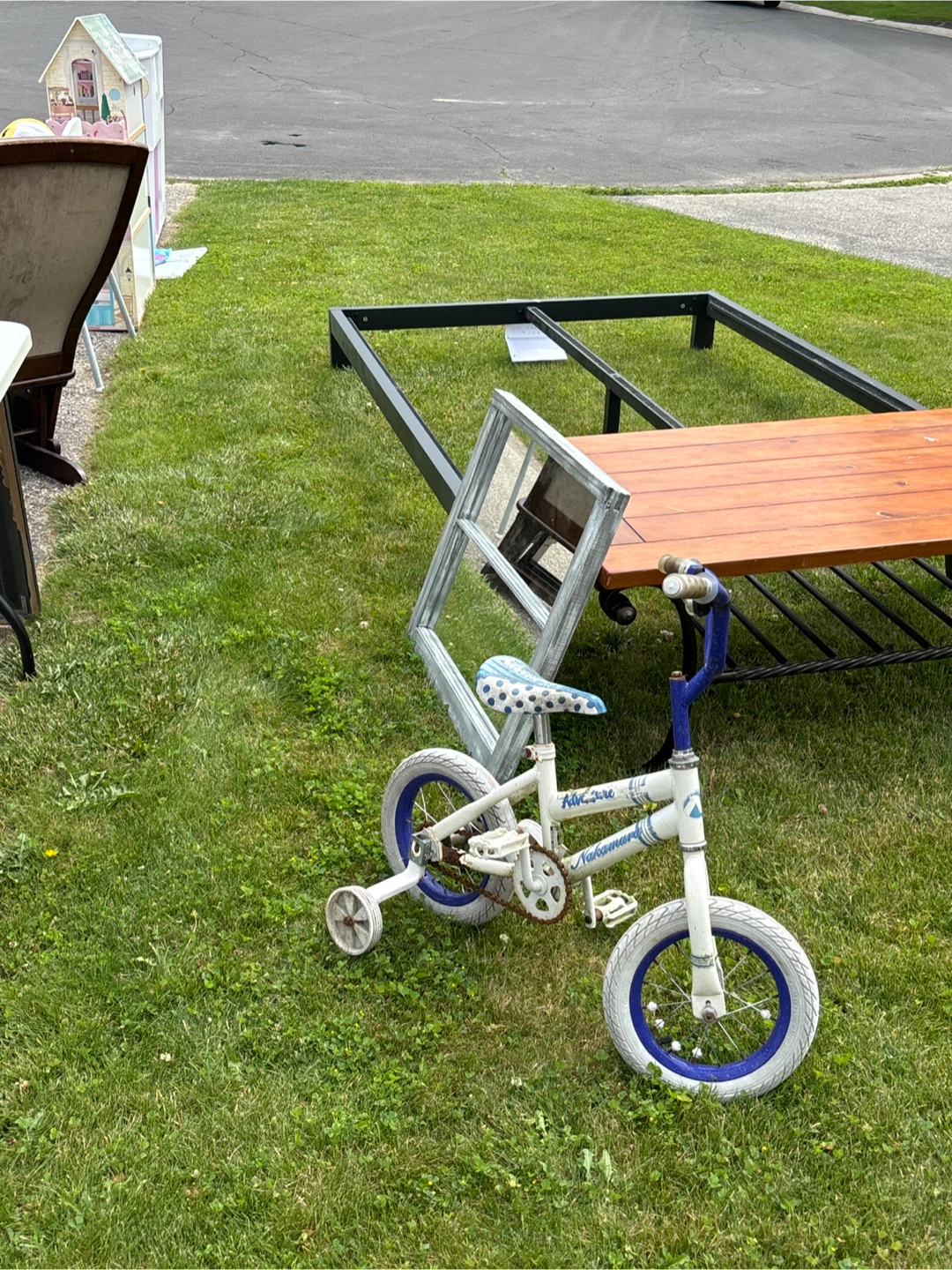 Yard sale! Saturday until 2:30 pm - photo 3