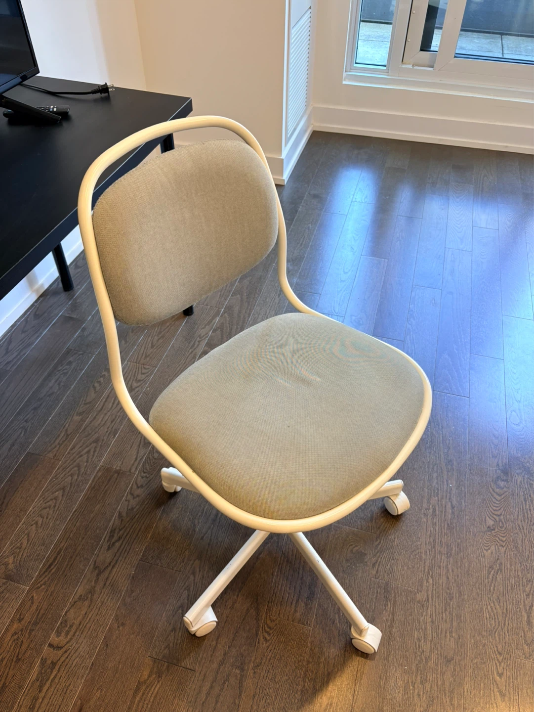 Office Chair with Wheels - photo 2