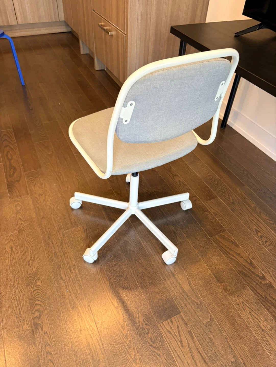 Office Chair with Wheels - photo 3