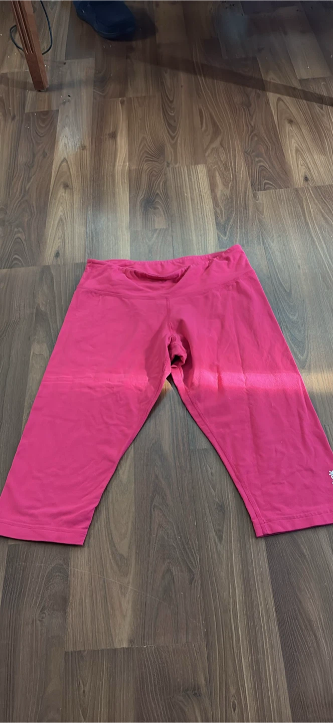 Reebok Women's Pink Capri Athletic Pants Size M